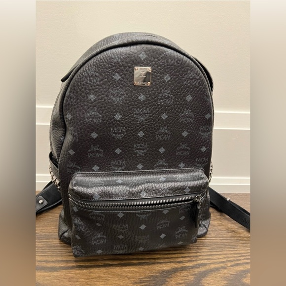 i’m selling a used mcm backpack because i no longer use it - Picture 2 of 7